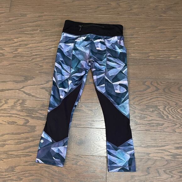 Lululemon Pace Rival Pretty Prism Multi 22” Crop Size 4 - Picture 2 of 10